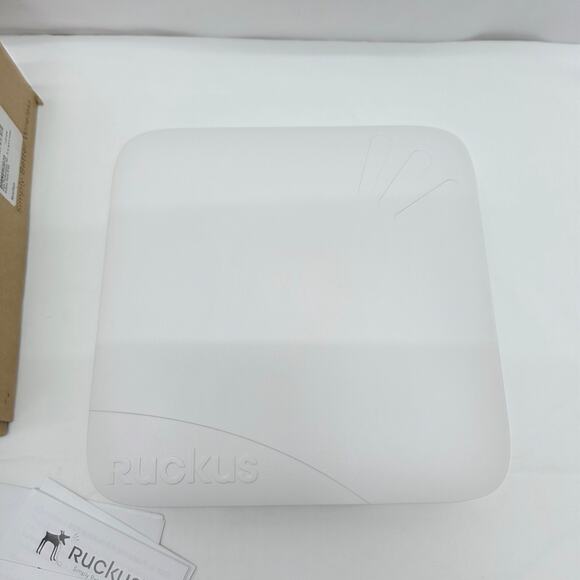 Ruckus ZoneFlex R700 Dual Band Wireless Access Point AMZ-R700-US20 - Picture 2 of 12